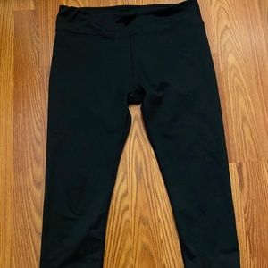 Black Capri Gym Leggings